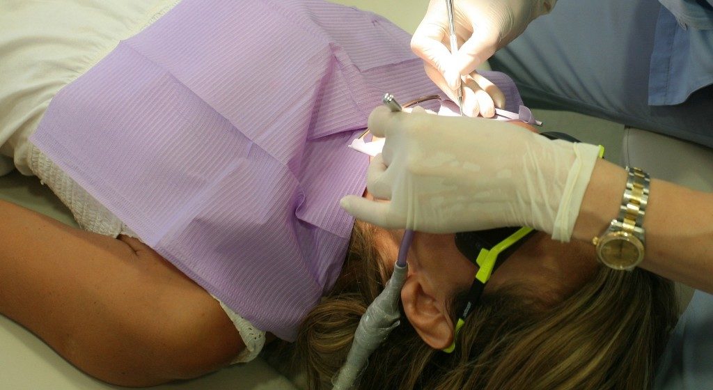 indenizada por clínica odontológica