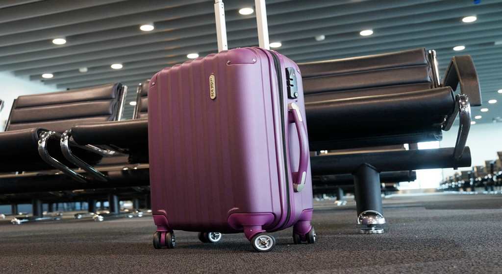 Casal tem bagagem violada e será indenizado por companhia aérea