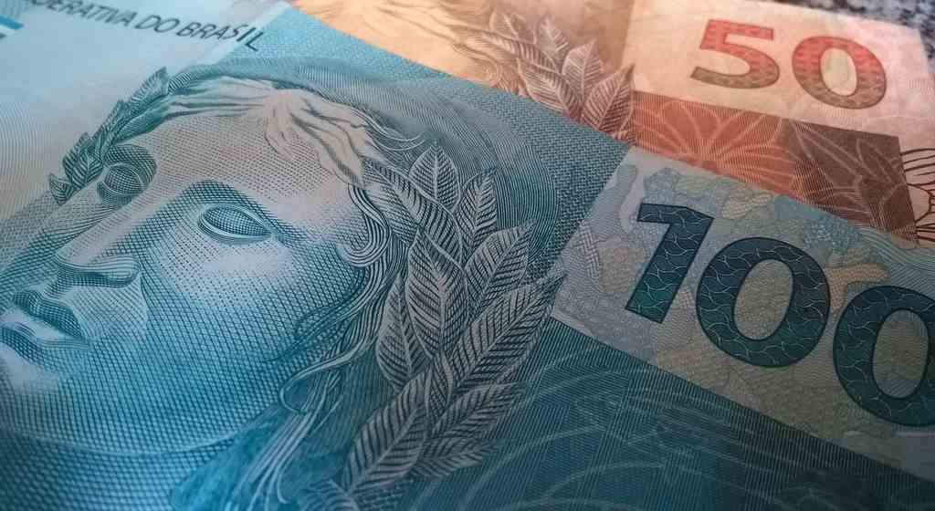 Instituição financeira é condenada por débito de valores indevidos