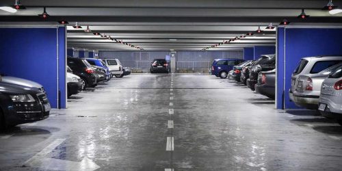 Shopping Center é condenado a indenizar cliente assaltado em estacionamento