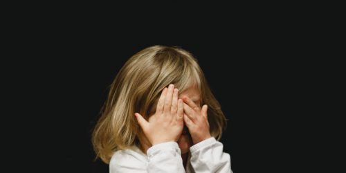 Saiba como denunciar abusos e maus-tratos contra crianças